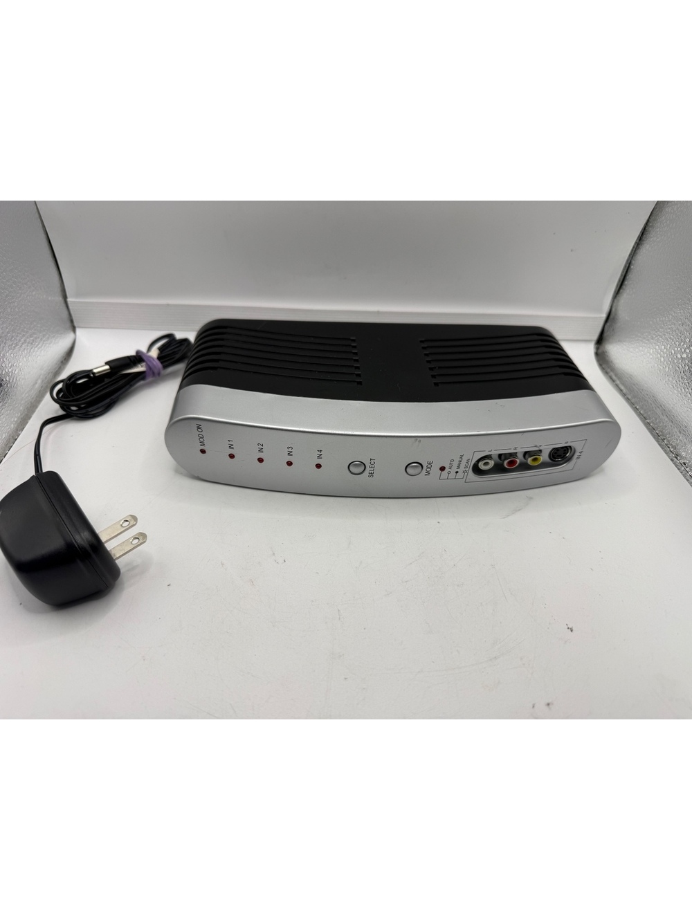 Philips PH61150 4-Port RCA S-Video A/V Switcher Selector w/ Power Adapter